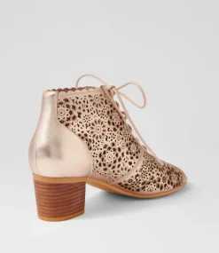Bonzza Lrg Pale Rose Gold Leather Sandals