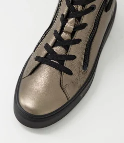 Courtyard 04 Taiga Leather Lace Up Boots