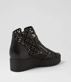 Olizzi Black Leather Sandals