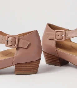 Qango Xw Cappuccino Leather Flat Shoes