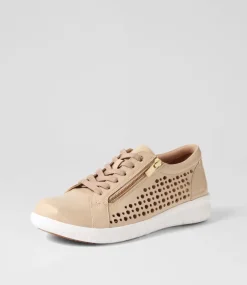 Shovo Xf Latte Wrinkle Patent Sneakers